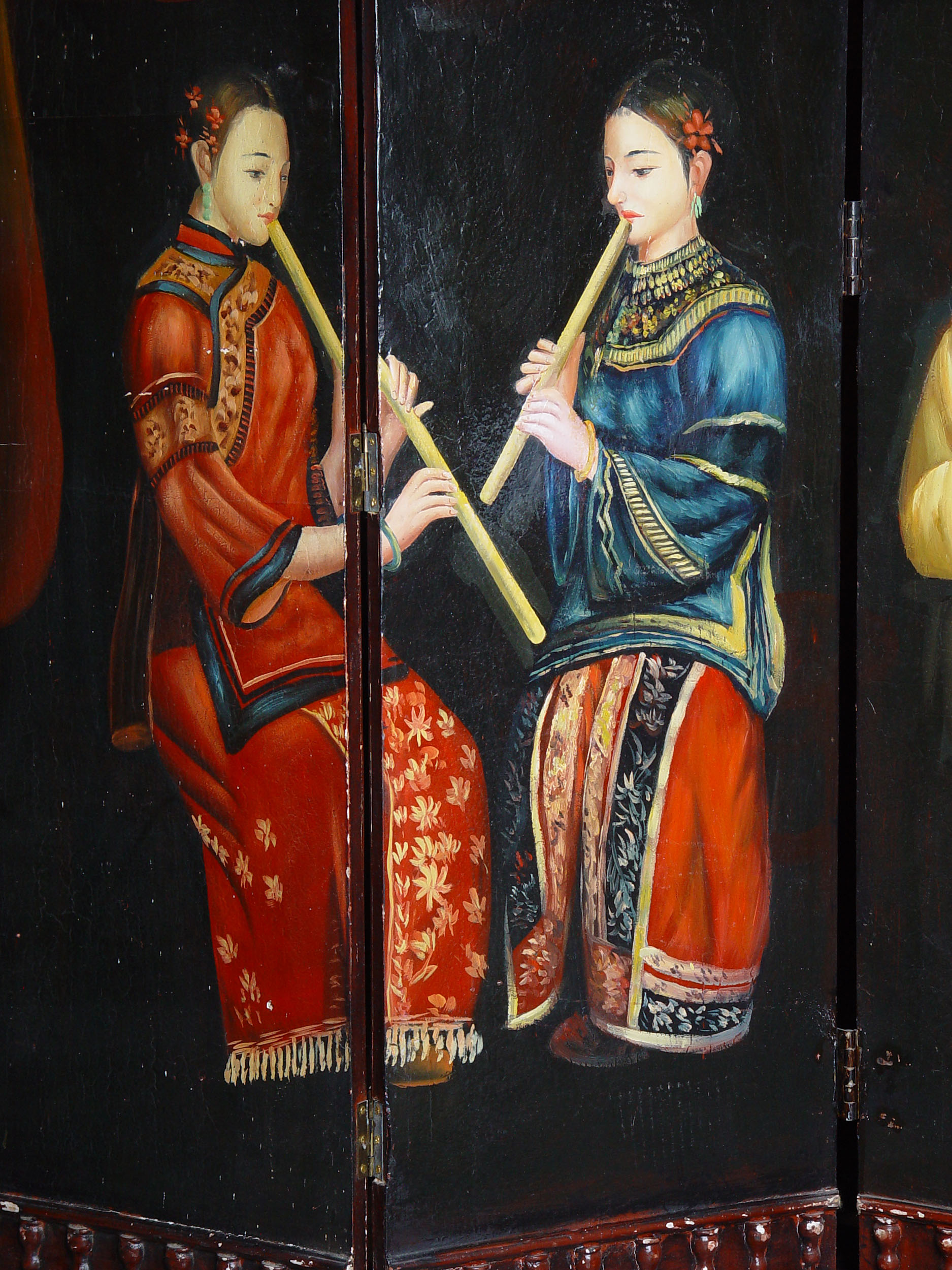  An Oriental Style Hand Painted Screen

